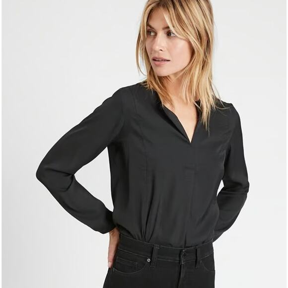 Banana Republic Size Medium M Black Essential Split V Neck Long Sleeve Flowy Top - Picture 2 of 7
